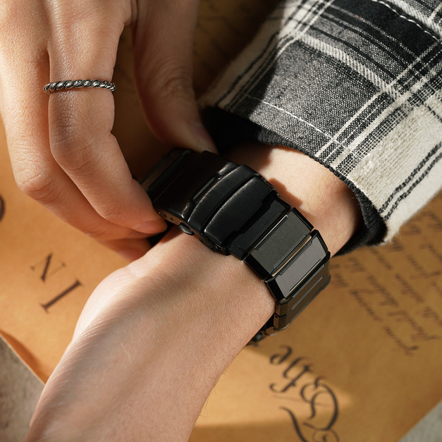 Apple Watch｜幾何方塊噴砂質感鈦金屬錶帶