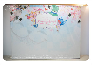 B304  墜入一場奇幻夢境  ( NEW )