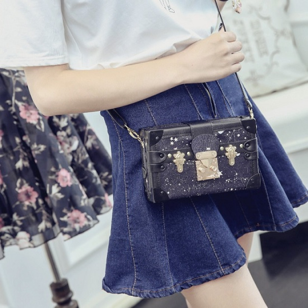 星辰眨眼質感箱肩包-DoubleBear