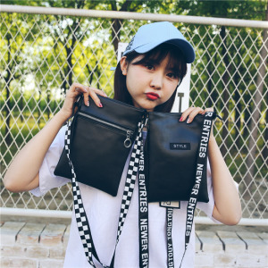 歐美個性英字肩帶斜背包-DoubleBear