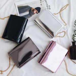 韓版亮面斜肩包-DoubleBear