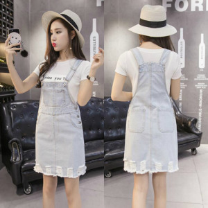 經典不敗款破洞單寧吊帶裙-DoubleBear