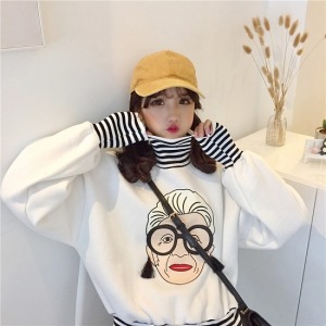 可愛眼鏡奶奶高領套頭上衣-DoubleBear