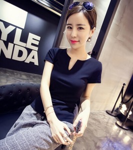 素色修身V領短袖上衣-DoubleBear