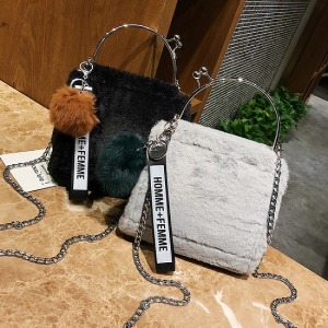 柔軟毛絨絨小球鍊條包-DoubleBear