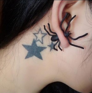 逼真立體喇牙黑蜘蛛耳環-DoubleBear