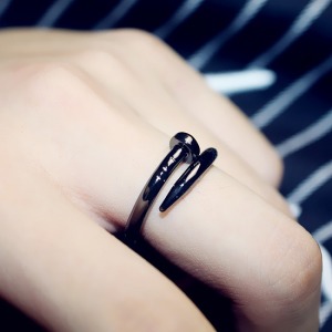 個性黑色鈦鋼釘子戒指-DoubleBear