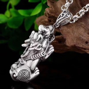 嘴咬金錢寶鍍純銀貔貅本命年項鍊-DoubleBear