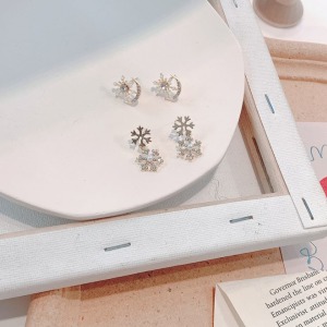 滿鑽雪花925銀針耳環-DoubleBear