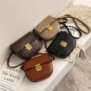 韓版仿鱷魚皮紋輕便小包-DoubleBear