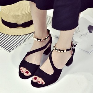 個性魚嘴串珠粗跟鞋-DoubleBear