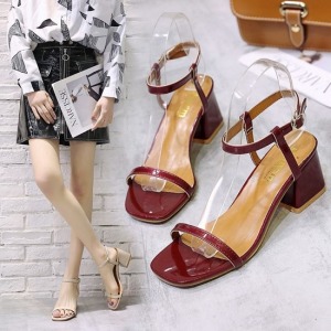 漆皮一字扣粗跟鞋-DoubleBear