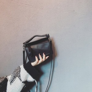 ins火紅幾何高級黑小方包-DoubleBear