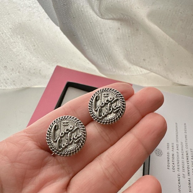 CHANEL 銀色CC LOGO Cuba字樣鈕扣 客訂耳環(可改夾式)