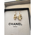 CHANEL 淡金色不對稱幸運草&No.5墜飾 客訂耳環_1
