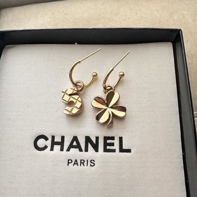 CHANEL 淡金色不對稱幸運草&No.5墜飾 客訂耳環