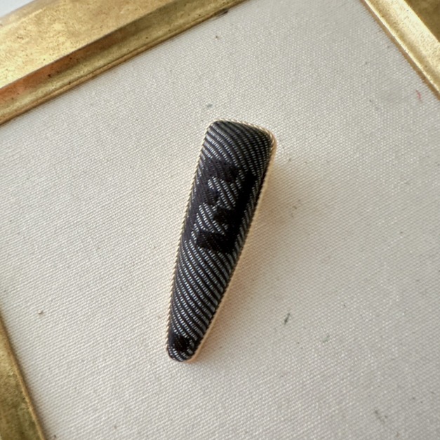 FENDI 黑色FF 三角鴨嘴髮夾