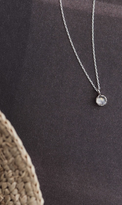 相愛跟祝福之間。Labradorite | 拉長石 | 925純銀鎖骨項鍊