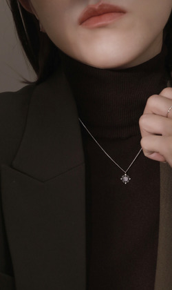 甦醒的城市。Moonstone | 月光石 | 925純銀鎖骨鍊