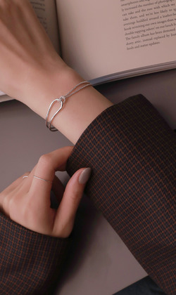 意識的輪廓。925純銀手鍊