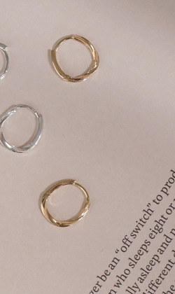 鏡子裡的我。925純銀耳環