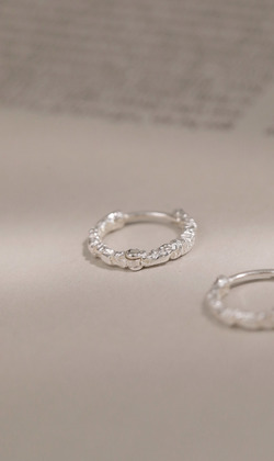 驕傲的玫瑰。925純銀耳環