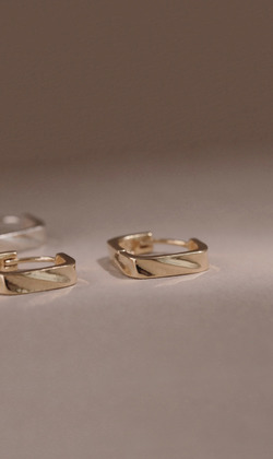 每段擦肩。925純銀耳環