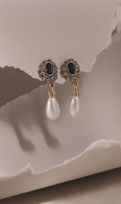 另一種答案。垂式耳環 (可改夾式耳環)