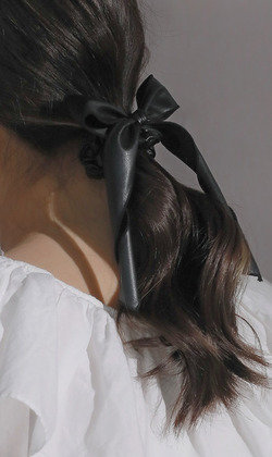 風中綻放。手工彈性髮束 (單入)