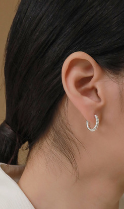 夜的呢喃。925純銀耳環