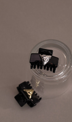 陽光下。造型鯊魚夾 (單入)