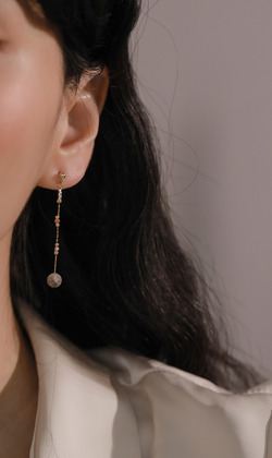 無盡旅程。Labradorite | 拉長石 | 垂式耳環 (可改夾式耳環)