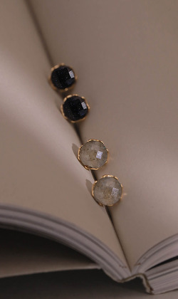 記憶中的你。貼耳耳環 (可改夾式耳環)