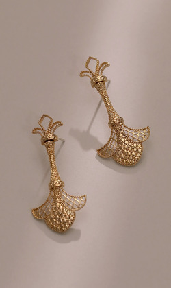 街道漫步。垂式耳環 (可改夾式耳環)