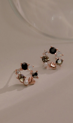 調色盤。貼耳耳環 (可改夾式耳環)