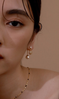 微小光影。垂式耳環