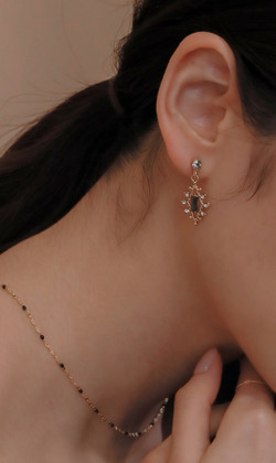 純淨的雨聲。垂式耳環 (可改夾式耳環)