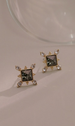 溫煦。貼耳耳環 (可改夾式耳環)