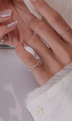 水面倒映。925純銀戒指