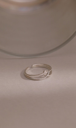 隨著光影。925純銀戒指