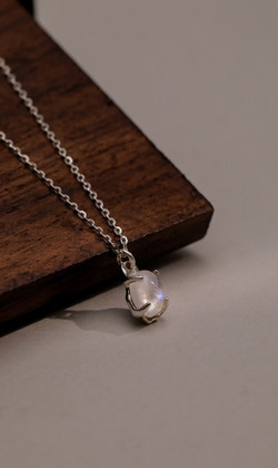 月光陰影。Moonstone | 月光石 | 925純銀鎖骨鍊