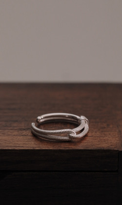 春天相擁。925純銀戒指