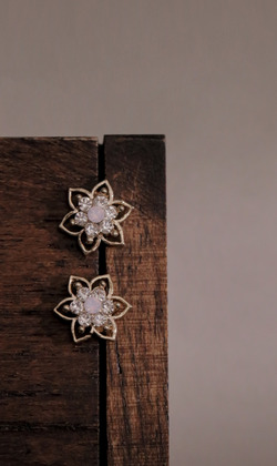 繁花。貼耳耳環(可改夾式耳環)