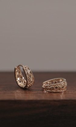 回聲。垂式耳環