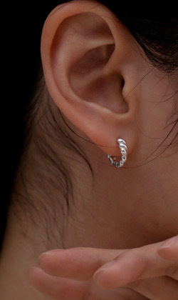 風的輪廓。925純銀耳環