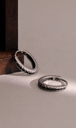 KE系列 | 鋒影。316L醫療鋼耳環