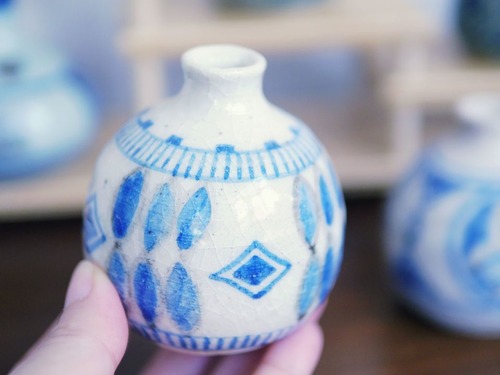 古繪冰裂白陶小花器