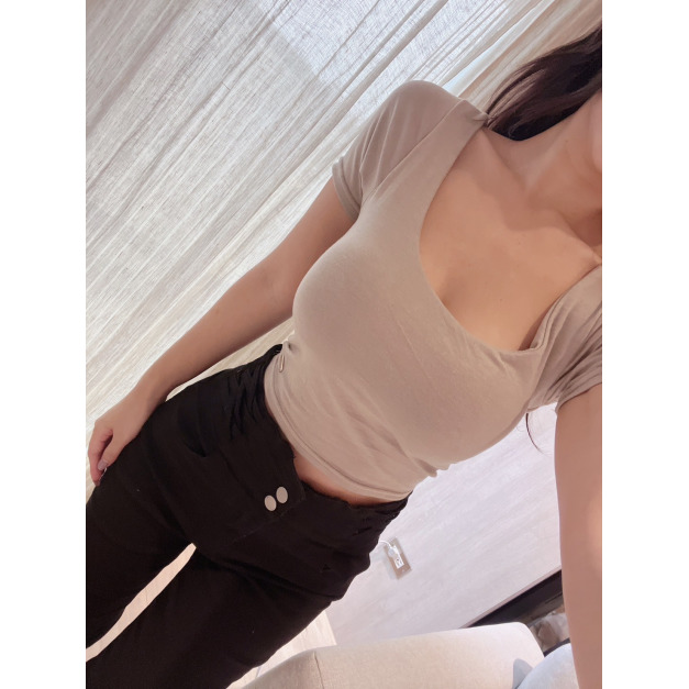 現貨｜性感大露背胸墊綁帶上衣