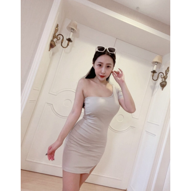 現貨｜簡約露肩包臀洋