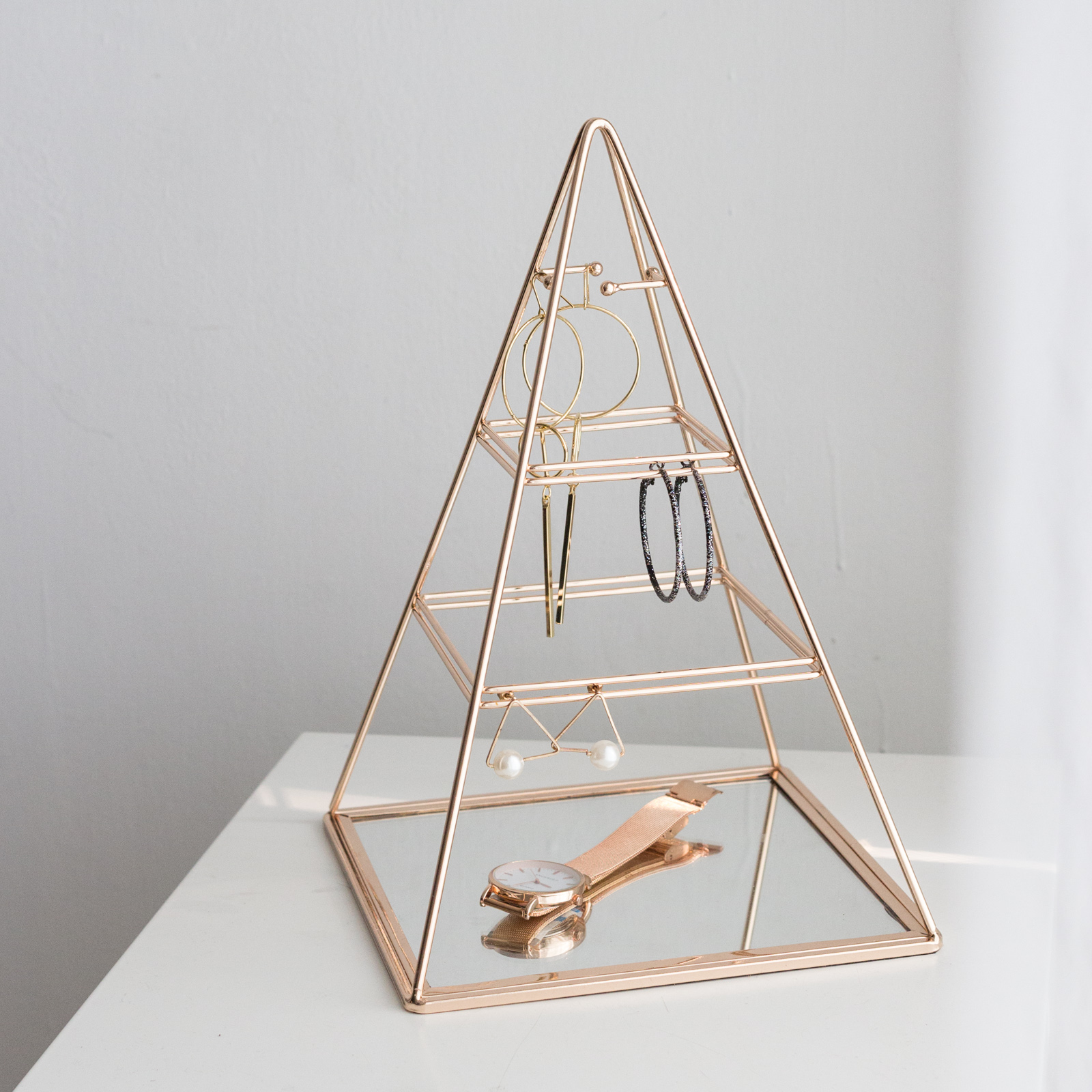 閃耀金飾品金字塔